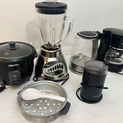 🚨 MOVING SALE! 5-PC Kitchen Appliance Kit: Rice Cooker, Coffee Maker, Electric Kettle & Blender!