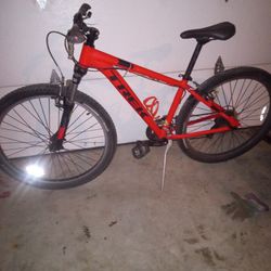 Trek Marlin4 Mtn Bike 27.5" Tire. Great Cond.