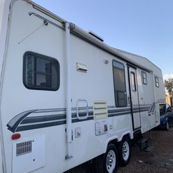 Hitchhiker Rv-Fifth wheeler