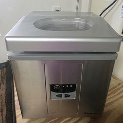 Ice maker Magic Chef