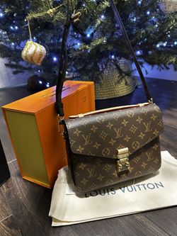 Louis Vuitton Metis bag