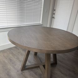 MOVING SALE **** Dining Table 