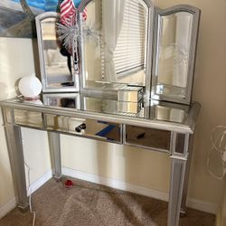 Make Up Table