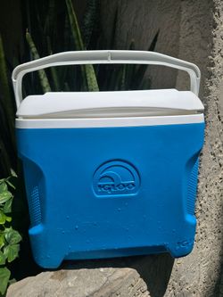 Igloo  Chest Cooler, 28.0 Qt. Cap., 18" L, Blue, see 2nd pic