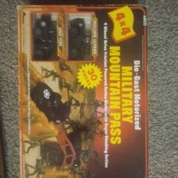 Vtg Arco Military Mountain Pass Die  1982 Complete Set Vehicle 