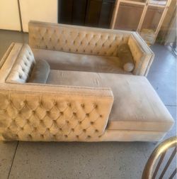 Tufted Velvet Sectional Sofa with Chaise