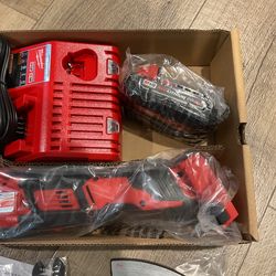 Mew M18 Milwaukee multi tool with charger and 2 hour battery + accessories $200 NOTHING LESS / South Austin by William cannon pick up