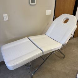Adjustable Massage/Facial Bed