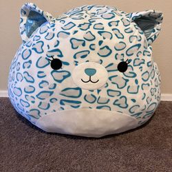 GIANT SQUISHMALLOW