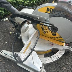 DeWALT Compound Miter Saw 12”