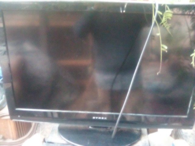 32 Like New Dynex Tv Like New