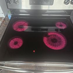 ELECTRIC STOVE   ( FREE LOCAL DELIVERY)