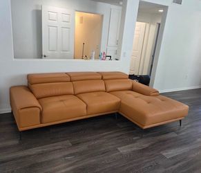 New luxury leather sectional couch / free delivery