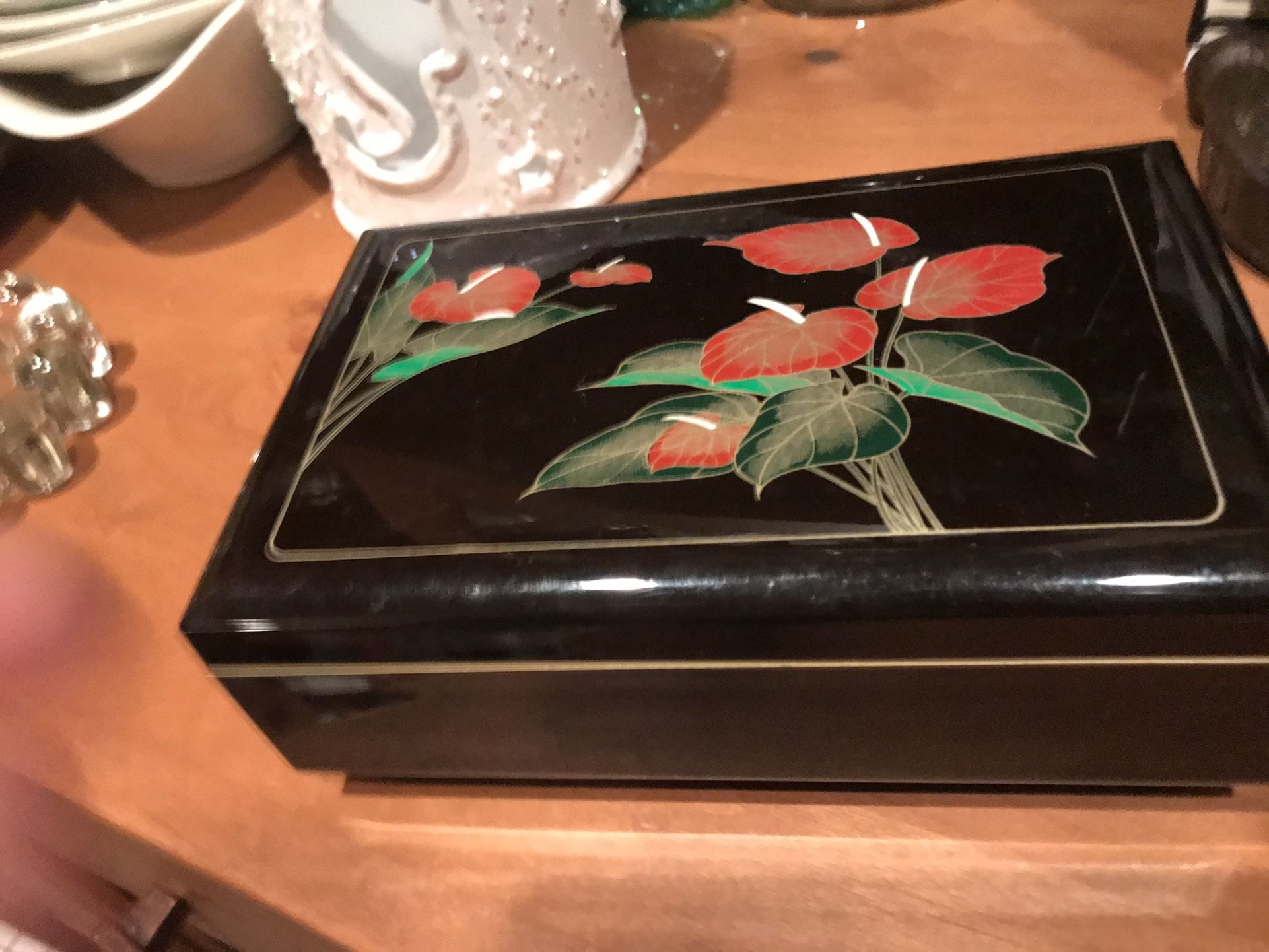 Beautiful vintage Jewlery box Music Box