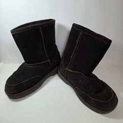 BearPaw Dark Suede Boots.  Winter Boots for Girl.