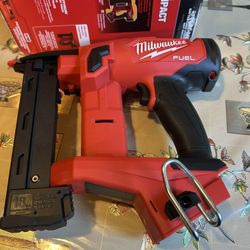 Milwaukee M18 FUEL 18-Volt Lithium-Ion Brushless Cordless 18-Gauge 1/4 in. Narrow Crown Stapler (Tool-Only)