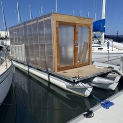 House Boat 28’ Tritoon