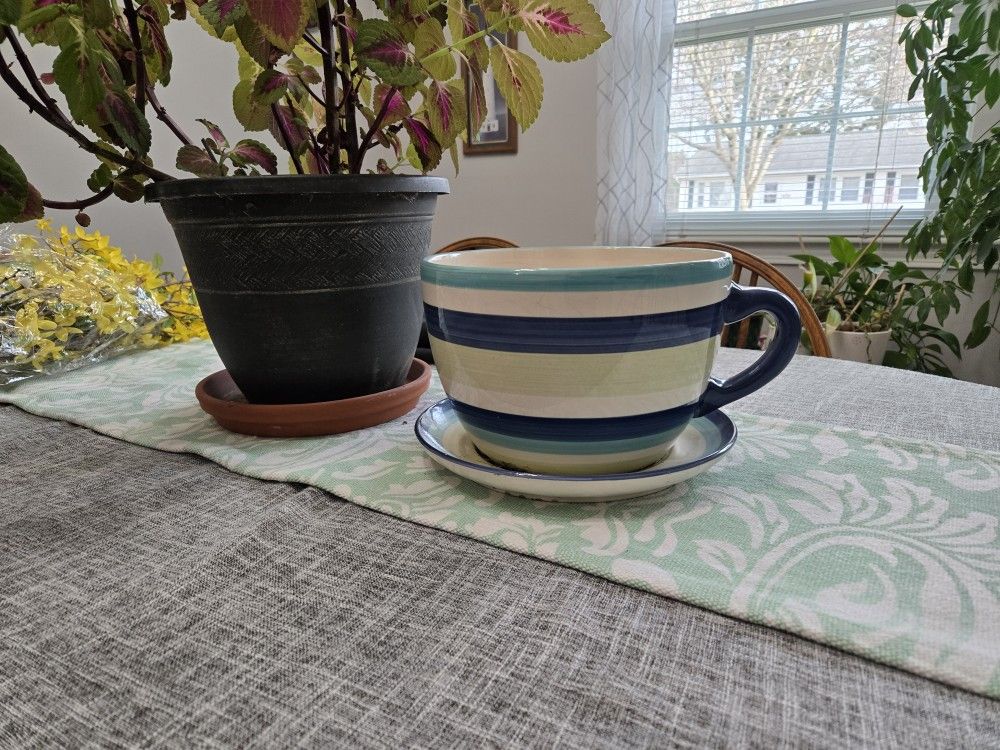 Planter Large Coffee Cup Styled
