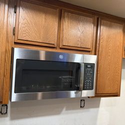 GE® 1.7 CU. FT. OVER-THE-RANGE SENSOR MICROWAVE OVEN