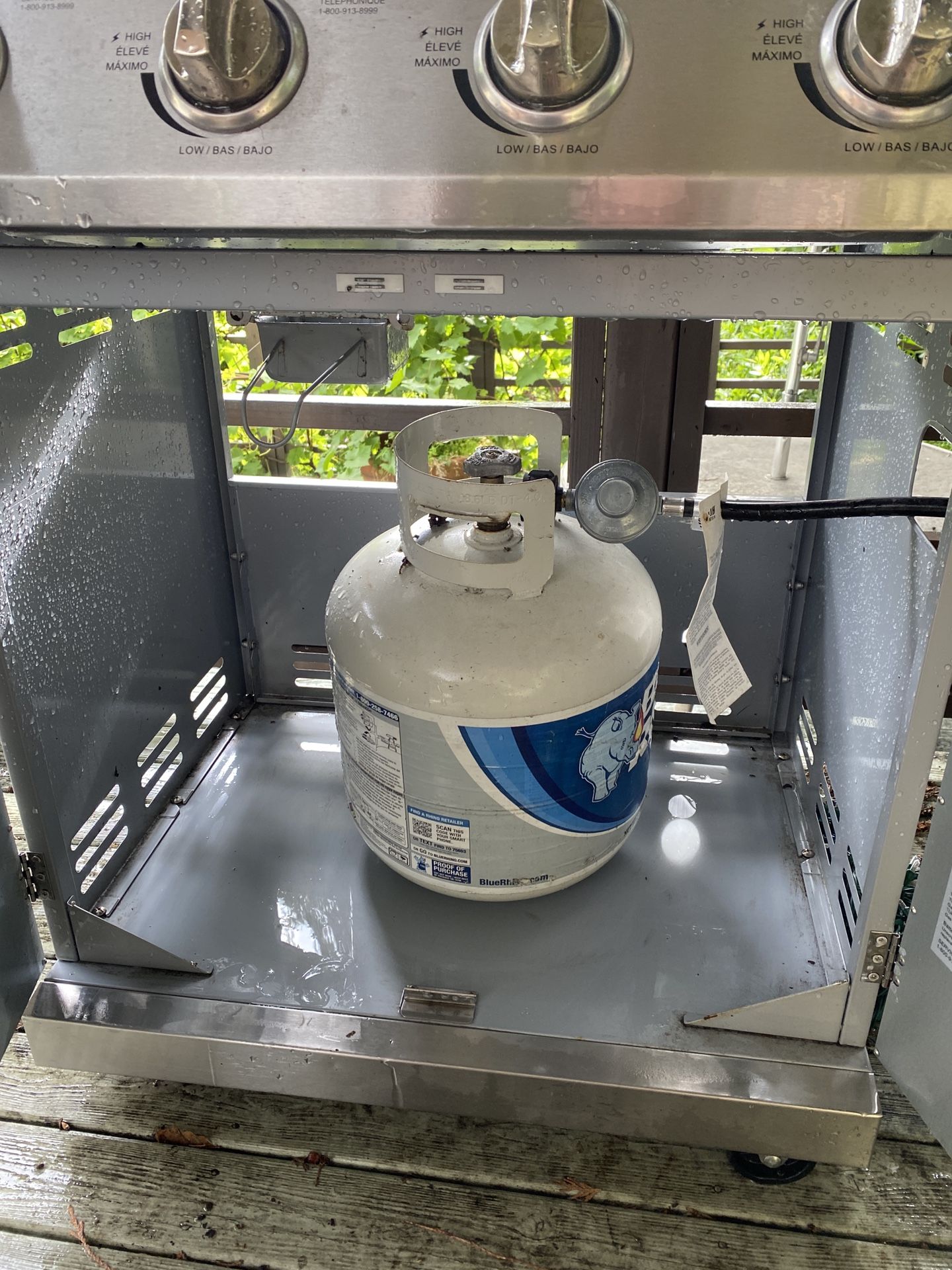 Nexgrill 5 burner gas grill + propane tank for Sale in Seattle, WA