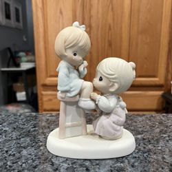 Precious Moments “You Are Always There For Me”.  1995 Enesco corporation.  Preowned no cracks or chips.  Has been on display in A cabinet. 