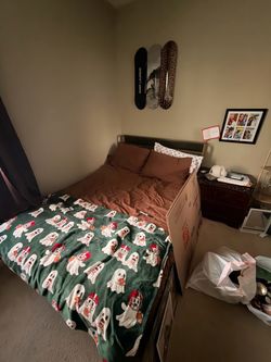 Full size bed