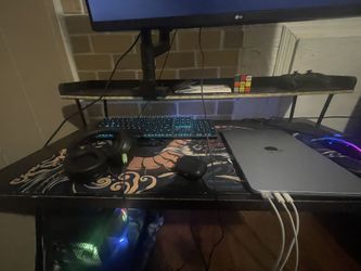 Desk , Keyboard , Mouse