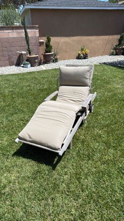 Teak sun chair