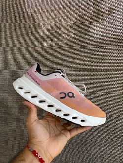 On Cloudsurfer running