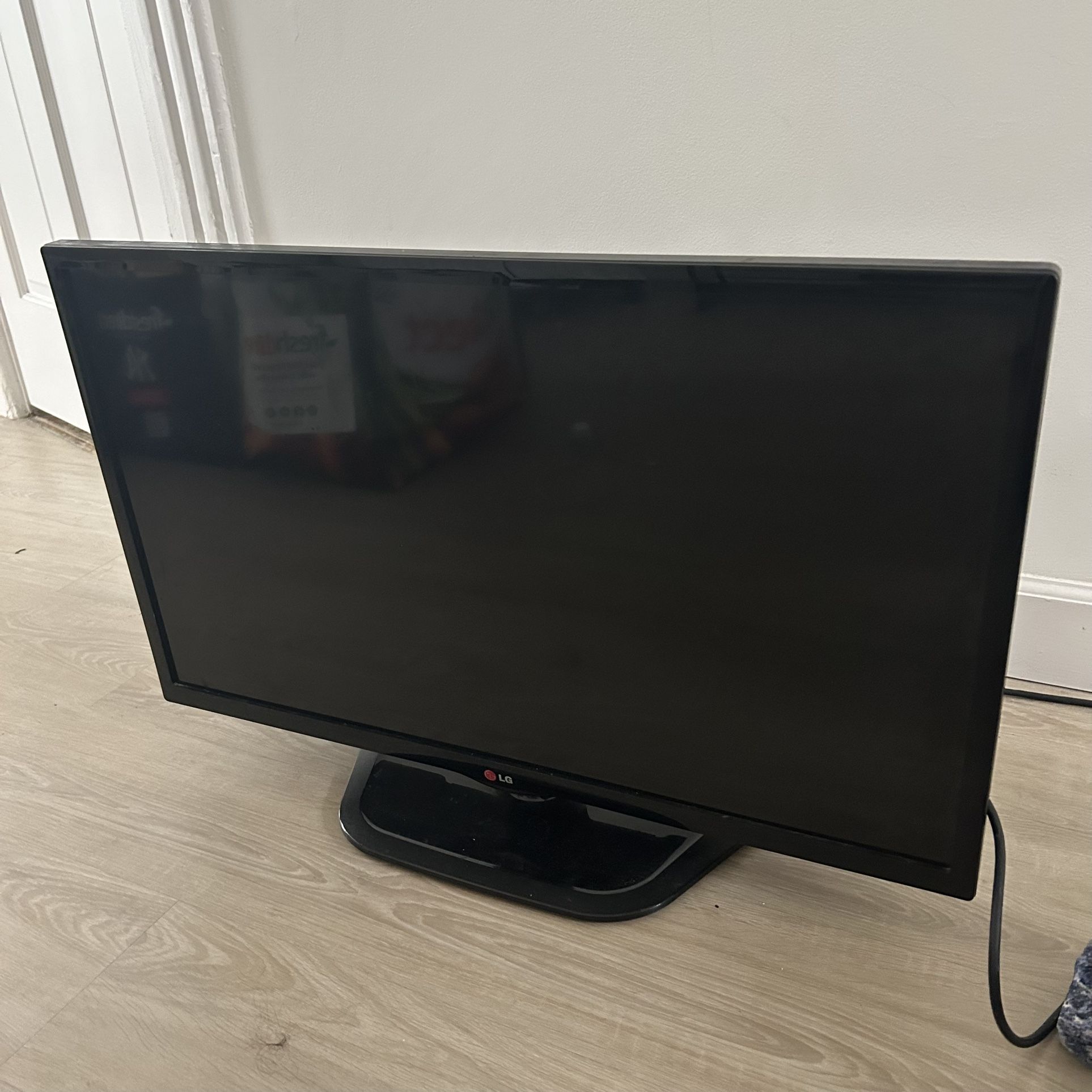 LG Electronics 32LN5300 32-Inch 1080p 60Hz LED TV (2013 Model)