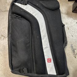 Ful Laptop Backpack with Built-in Powerbank