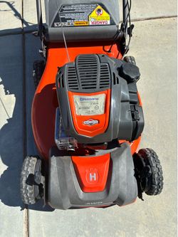 Husqvarna, mower/lawnmower all wheel drive self-propelled starts right up runs perfect