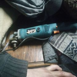 MAKITA GRINDER 