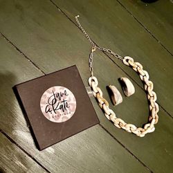 BRAND NEW Jane & Kate Boutique CHUNKY IVORY ADJUSTABLE NECKLACE/CHOKER & EARRINGS  - Last Set!