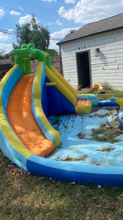 Kids bounce house