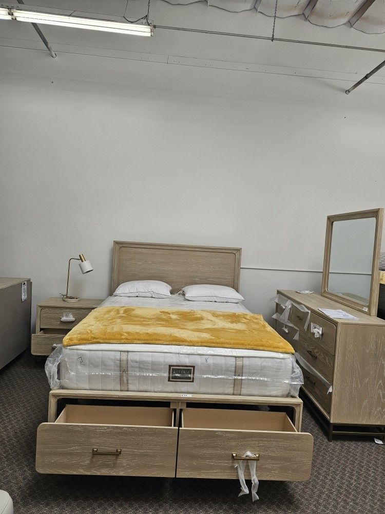 Queen Bedframe