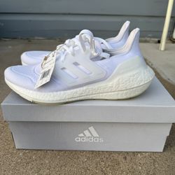 Adidas Ultra Boost 22 (SIZE 8.5)