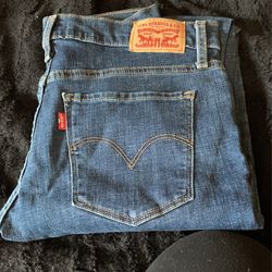 Levis Size 28
