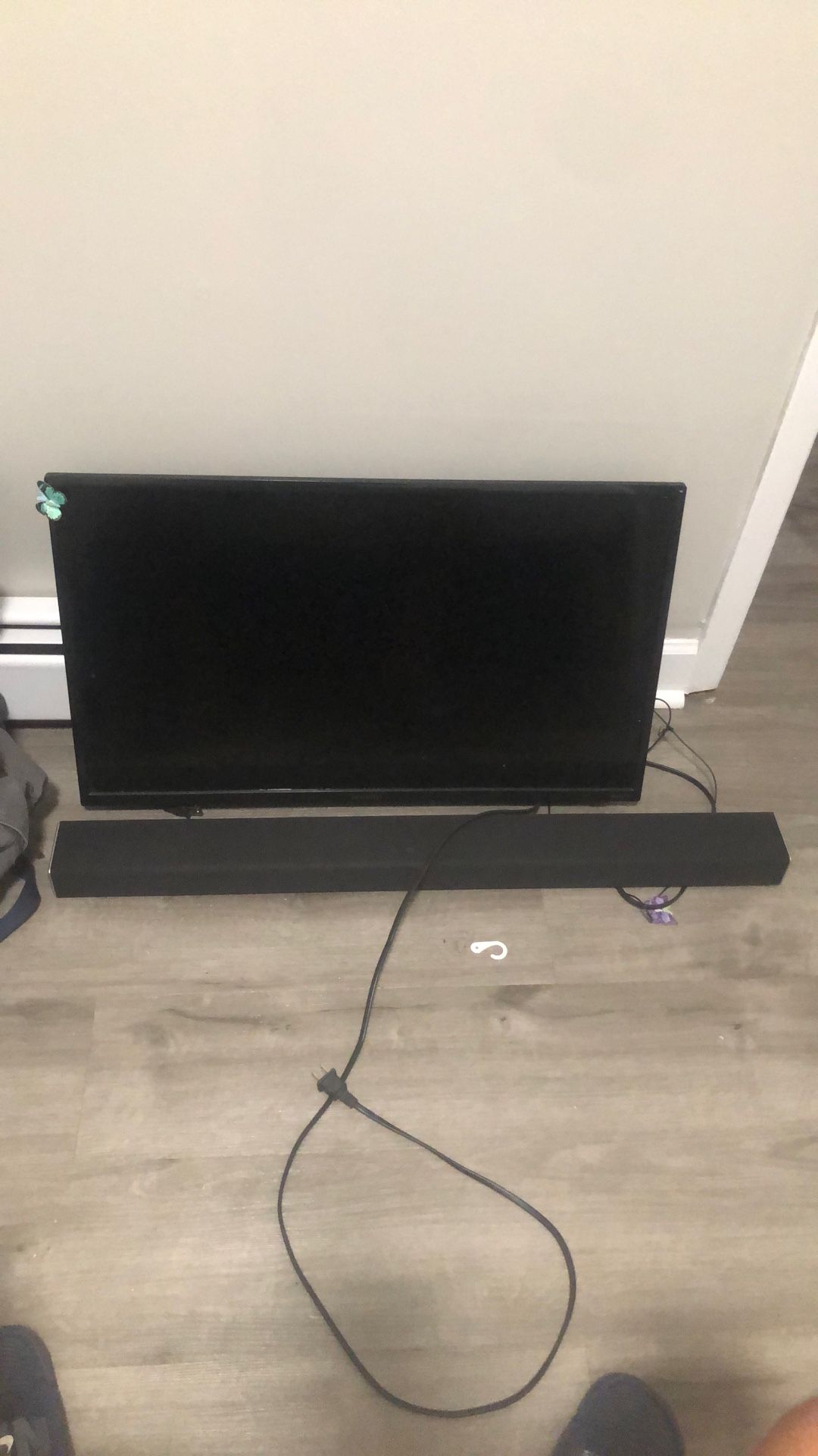 22 “ Roku TV ( With Sound Bar Included)