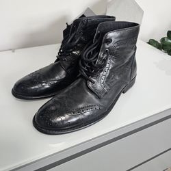 Chelsea wing tip boot for men