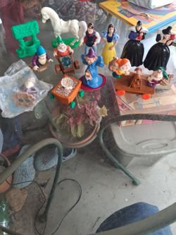 Mc Donald's vintage toys Snow White and the Seven Dwarves 1990s with 2 styles of happy meal boxes
