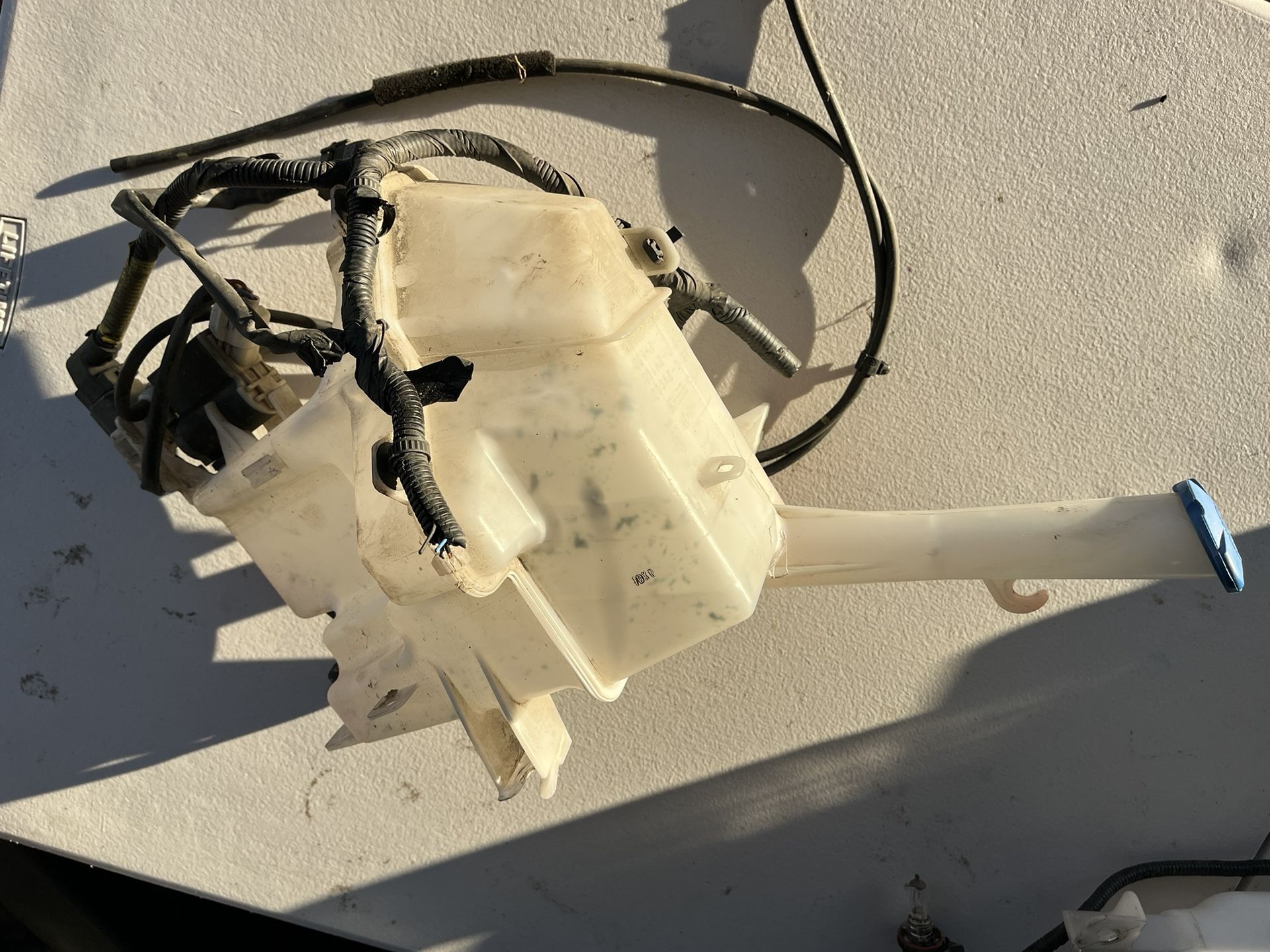 Veloster 2013 Washer Fluid Reservoir OEM Assembly