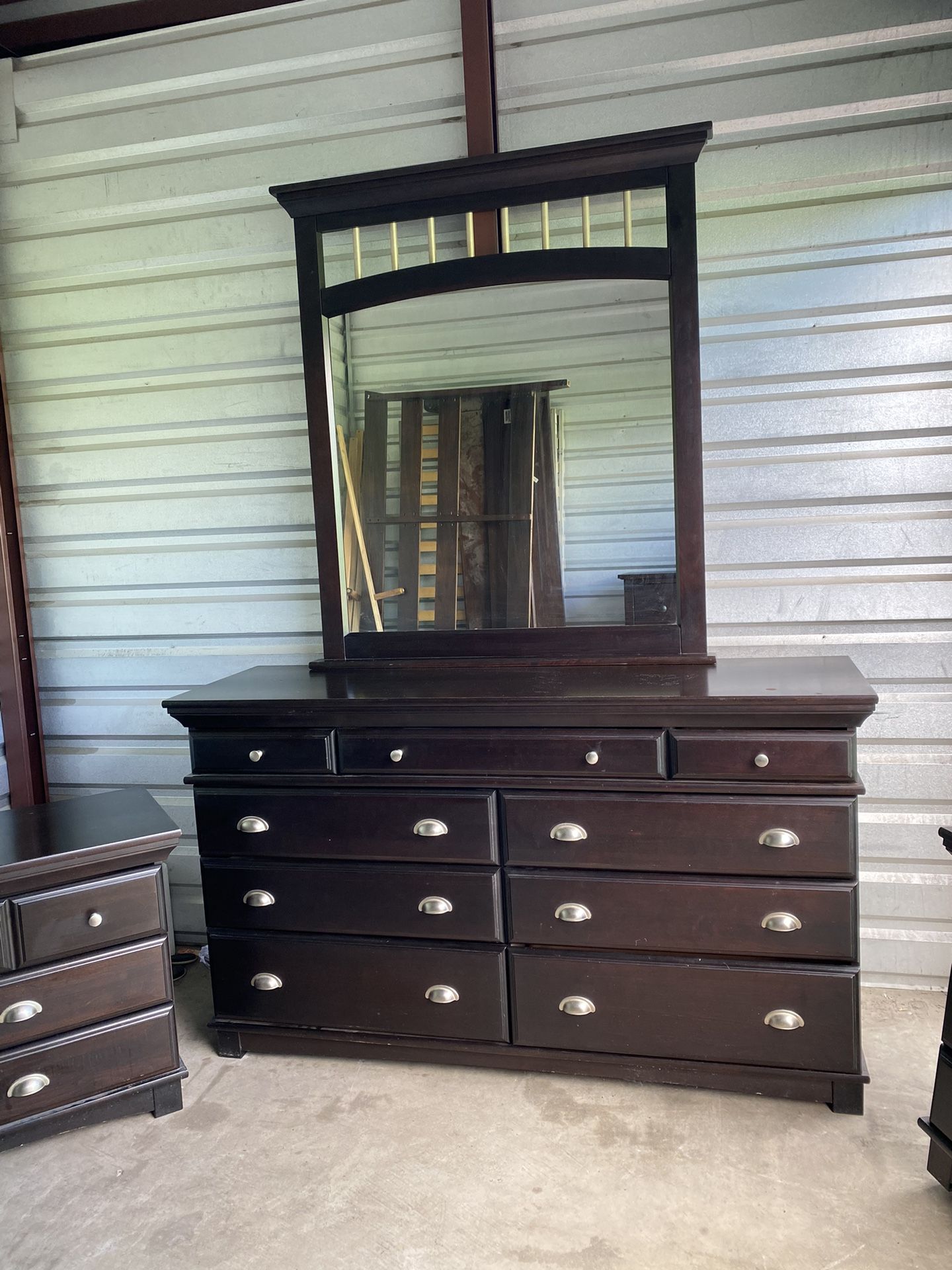 Brown Palliser 9 Drawer Dresser with Mirror and Matching 4 Drawer Nightstands