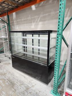 ❄️ NSF Refrigerated Bakery Glass Display (Vitrina Refrigerada de panadería)