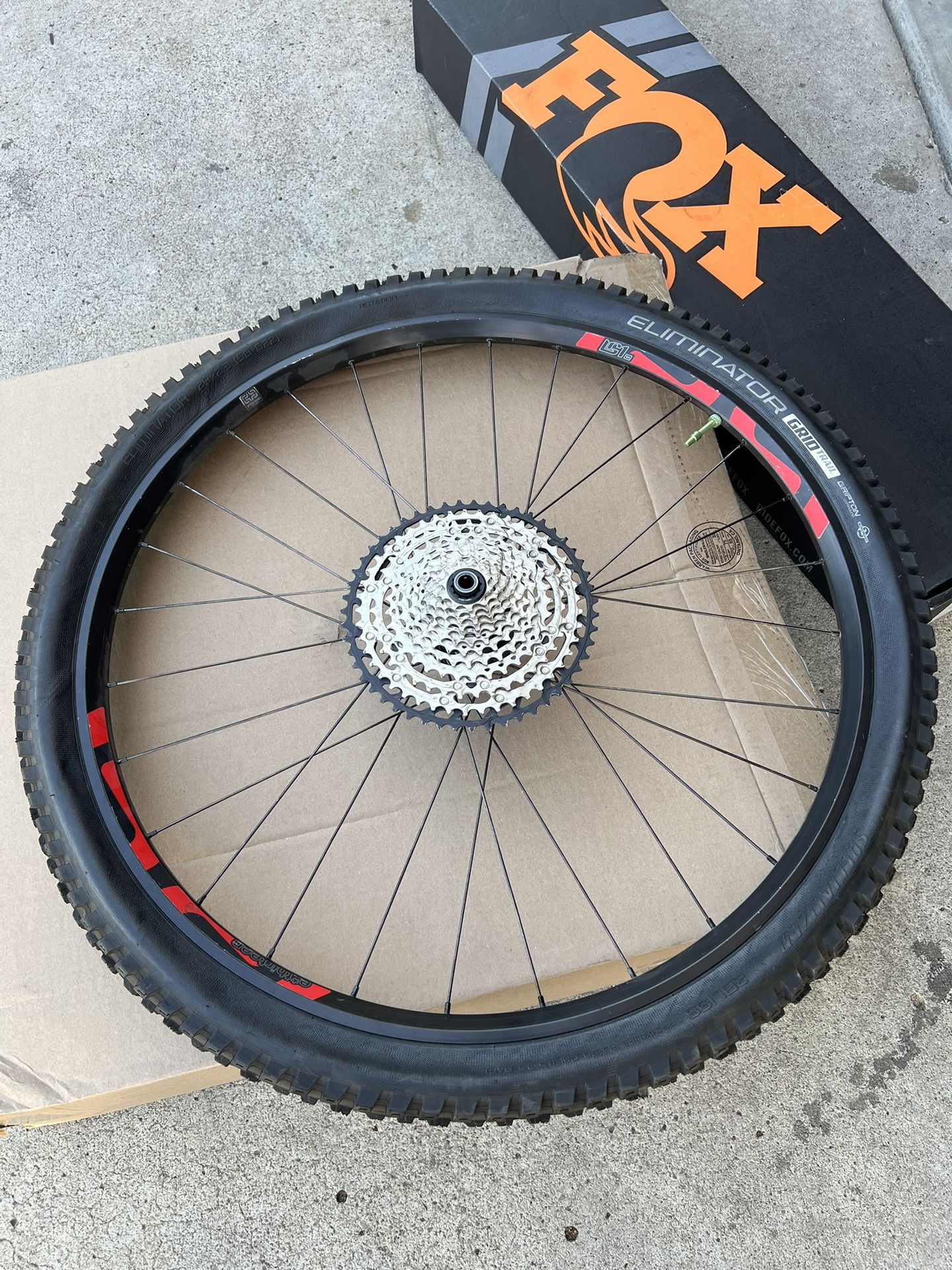 E-thirteen LG1 rear wheel w/ 12 speed cassette