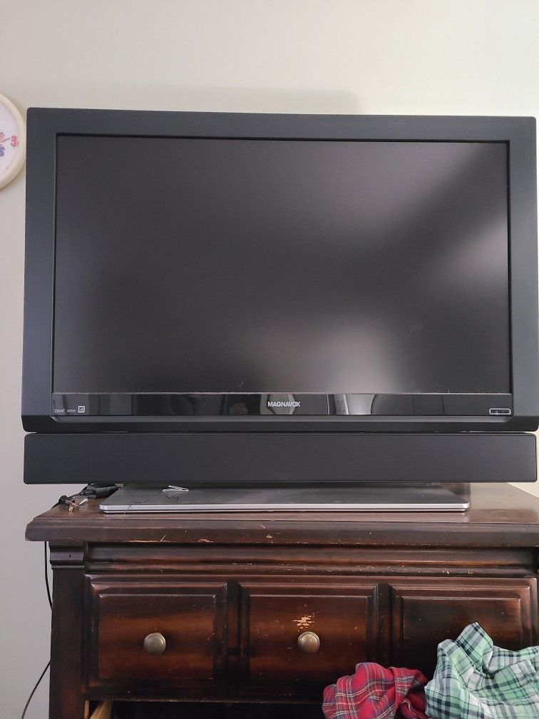 37" Magnavox TV