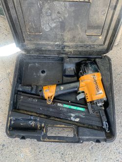 BOSTICH 2 1/2” finish nailer