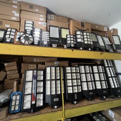 We have a variety of solar street light products with good quality. Welcome to consult and buy. We also support wholesale. The more you buy, the cheap