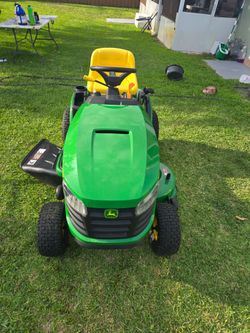 John Deere Lawnmower