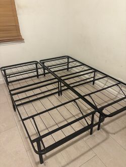 QUEEN  BEDFRAME 🛏️ $45